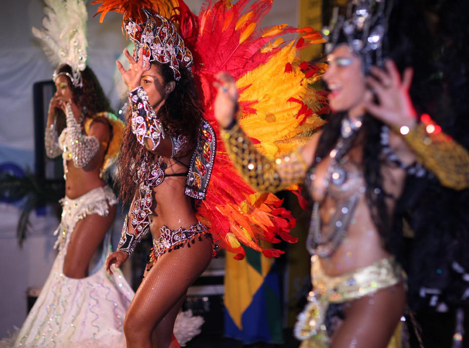 Karneval_feiern_wie_in_Rio_de_Janeiro_mit_der_Sambashow_von_Rio_Carnaval_02