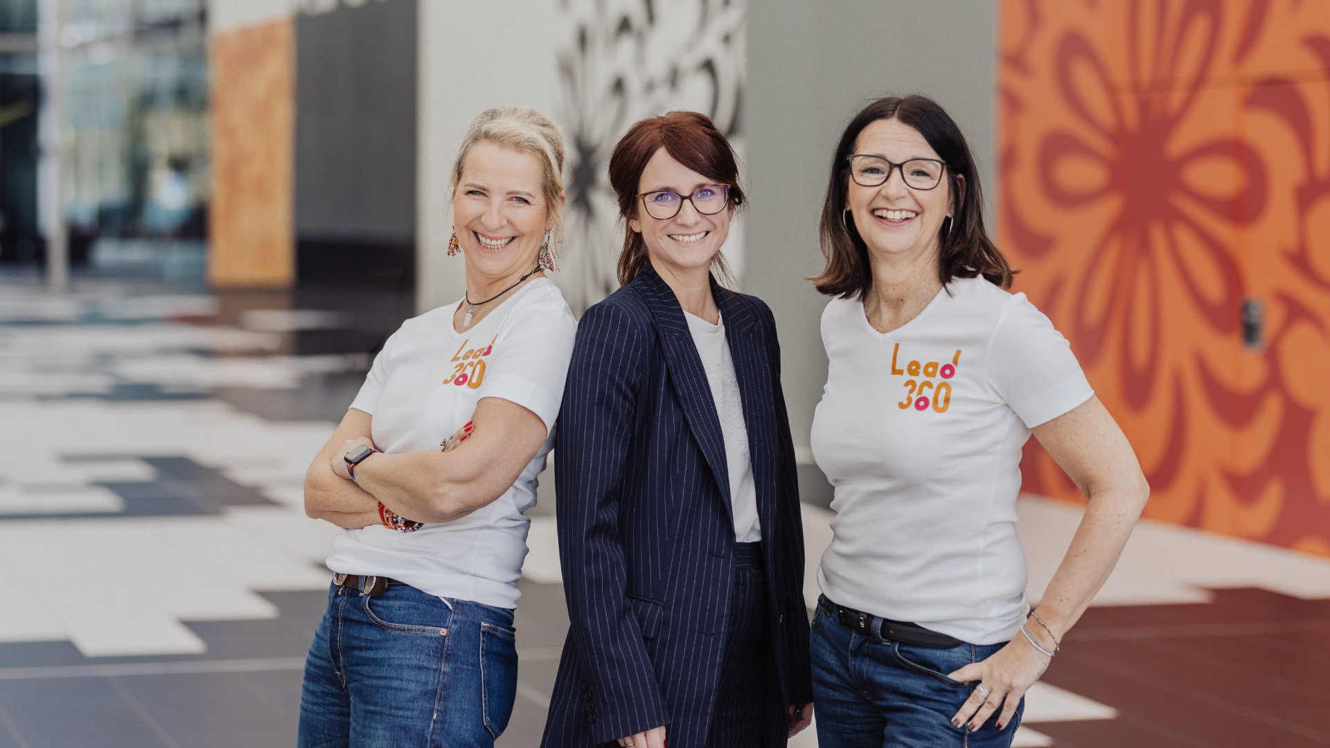 Führungskräfteentwicklung beim Kameha Lead360 Festival in Bonn. Drei Initiatorinnen und Expertinnen stehen für modernes Leadership.